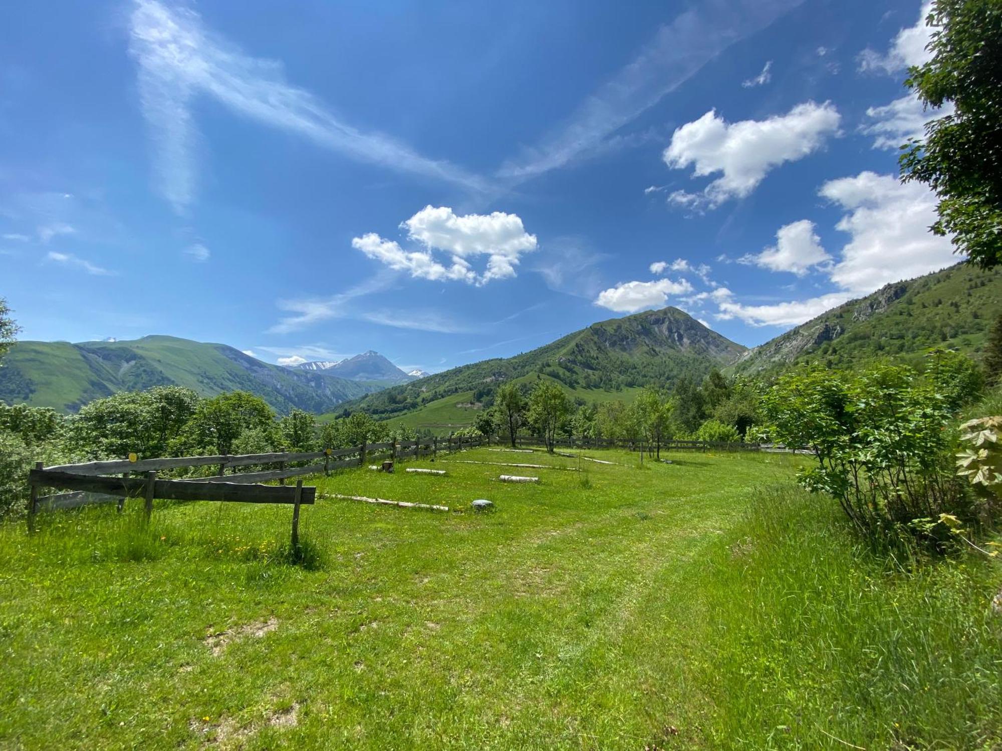 Le Domaine Du Trappeur Hotel Saint-Sorlin-dʼArves Buitenkant foto